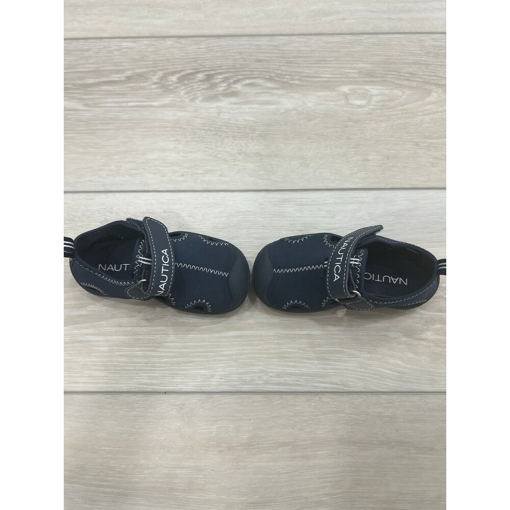 Adorable 3-pair bundle of toddler boys’ shoes - Picture 9 of 10